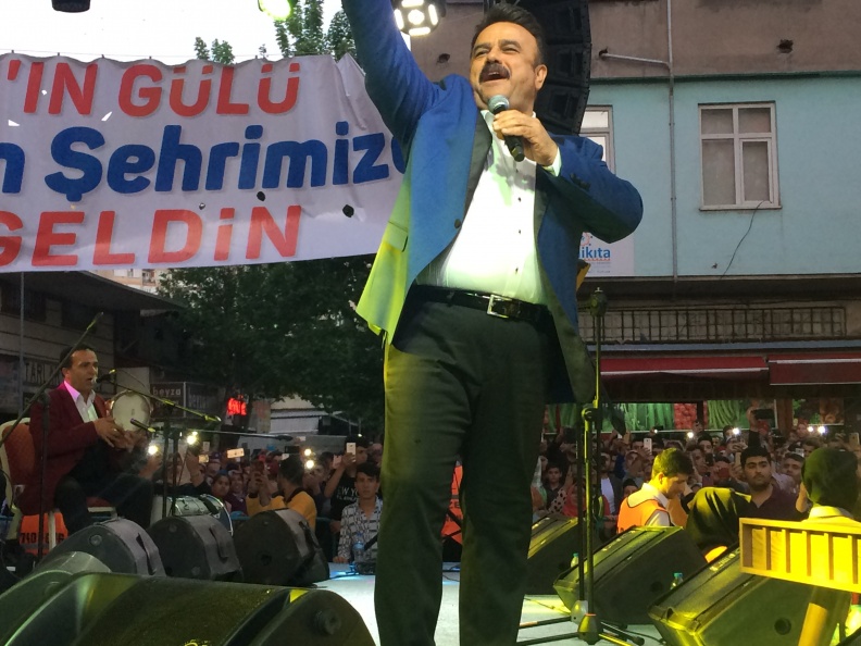 Hasırcıoğlu 5. Yıl Dönümü BÜLENT SERTTAŞ Konseri  (36) zip.JPG