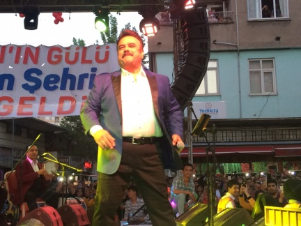 Hasırcıoğlu 5. Yıl Dönümü BÜLENT SERTTAŞ Konseri  (37) zip